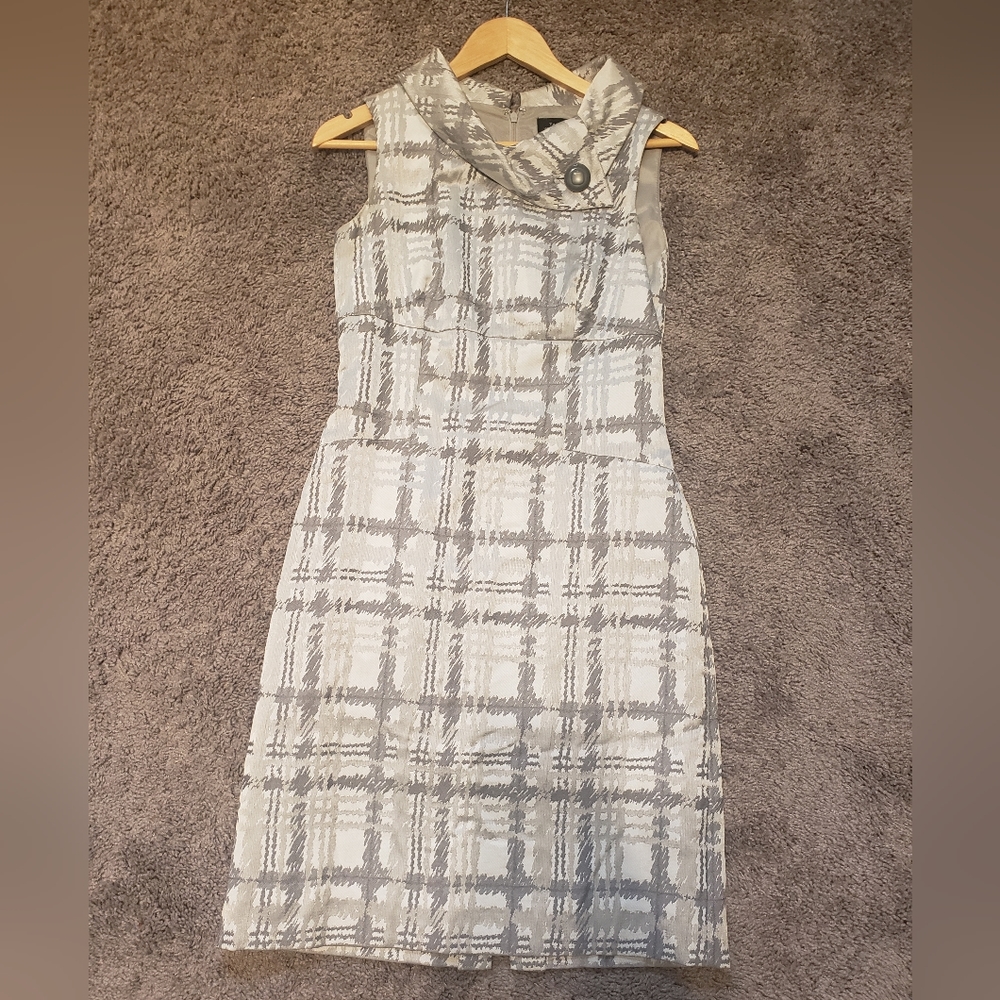Tahari dress size 4 excellent condition like new Arthur s. Levine